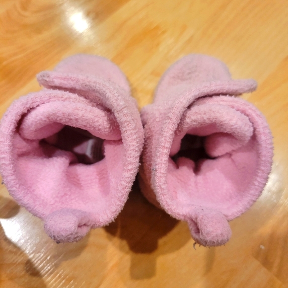 Luvable Friends Pink Fleece Baby Booties Size 6-12 Months - Picture 7 of 9